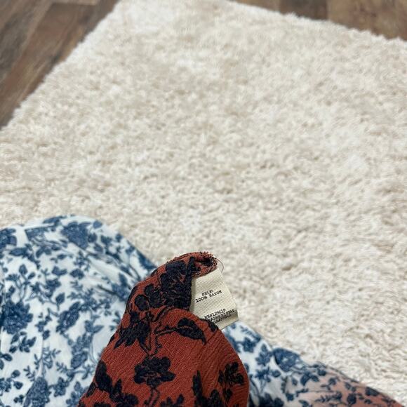 Gimmicks by BKE Vintage-Inspired Boho Cottagecore Floral Ombre Peasant Blouse - Picture 6 of 7